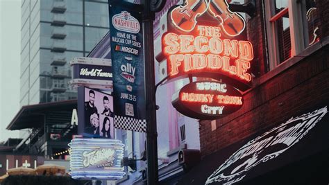 30 Best Stops Between Nashville and Knoxville .
